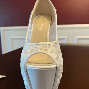 US 6 pair of shoes never worn